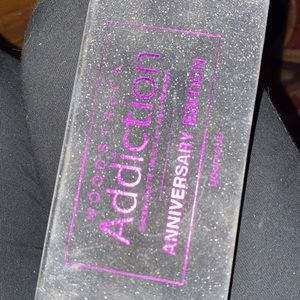 Younique anniversary palette